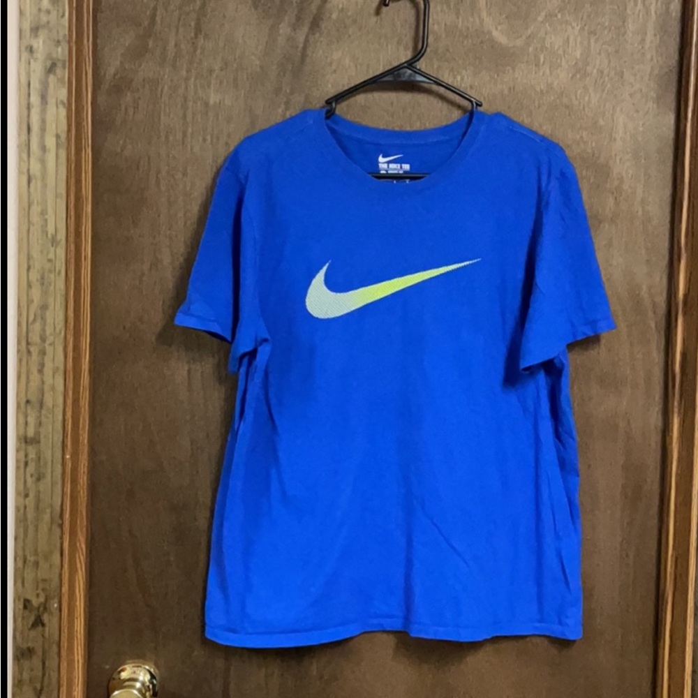 Nike Short Sleeve Shirt Large
